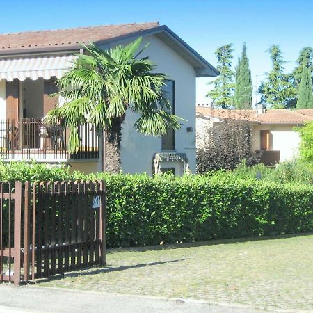 Belvilla By Oyo Enticing Holiday Home With Pool Lazise Szoba fotó