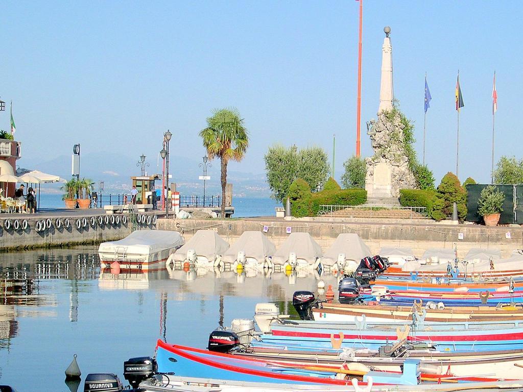 Belvilla By Oyo Enticing Holiday Home With Pool Lazise Kültér fotó