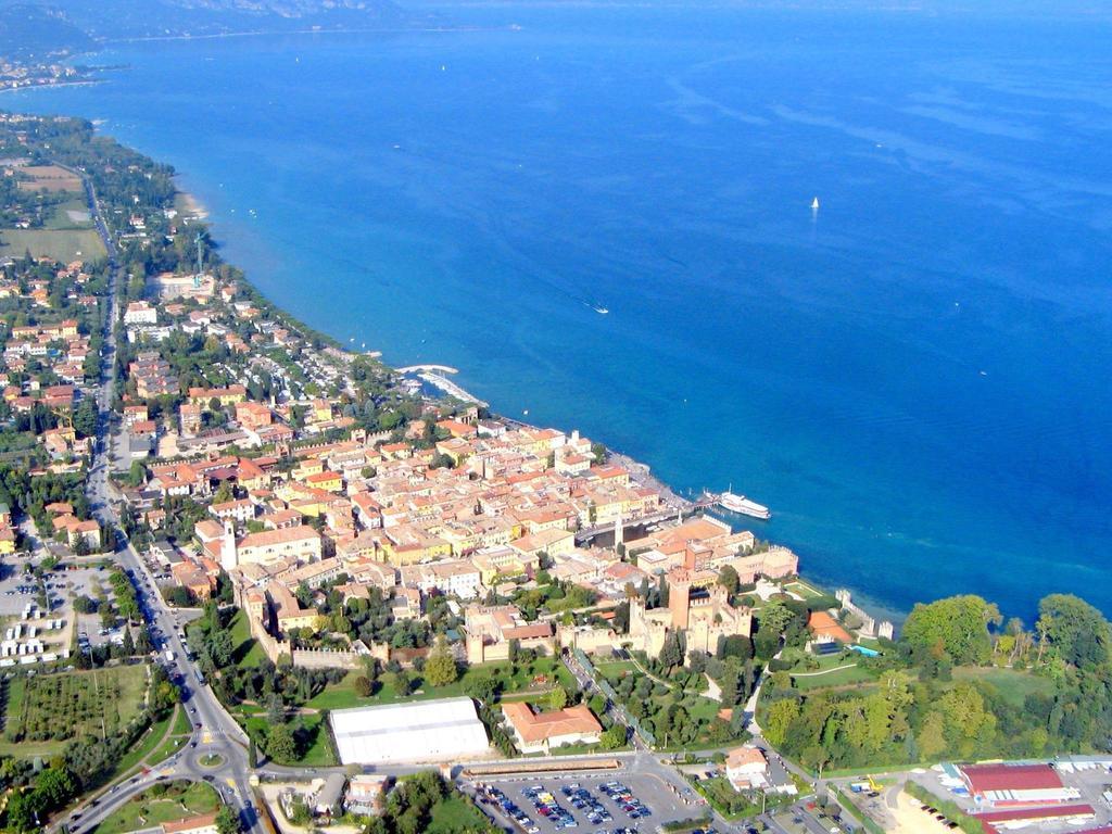 Belvilla By Oyo Enticing Holiday Home With Pool Lazise Kültér fotó